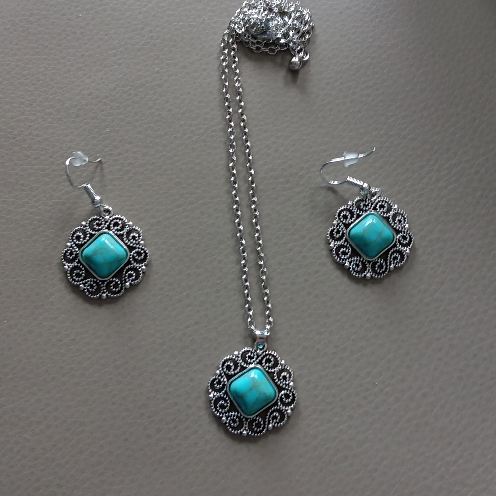 Turquoise necklace set